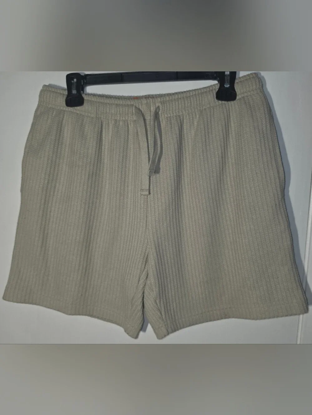 Men's Negative Space Ribbed Drawstring Athletic Shorts in Light Beige